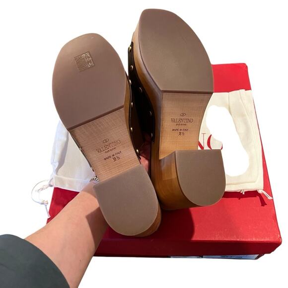 VALENTINO V Logo Chain Open Toe Platform Mules Brown Leather Wooden Heel 8.5 NEW - Picture 10 of 15
